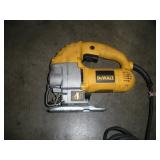 DEWALT SCROLL SAW W/ KEYLESS CHUCK