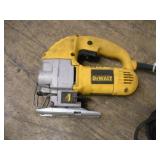 DEWALT SCROLL SAW W/ KEYLESS CHUCK