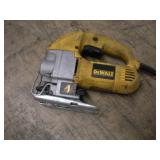 DEWALT SCROLL SAW W/ KEYLESS CHUCK