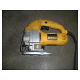 DEWALT SCROLL SAW W/ KEYLESS CHUCK