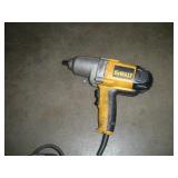 DEWALT 1/2 IN DRIVE IMPACT GUN