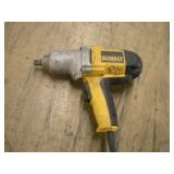 DEWALT 1/2 IN DRIVE IMPACT GUN