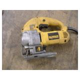 DEWALT SCROLL SAW W/ KEYLESS CHUCK