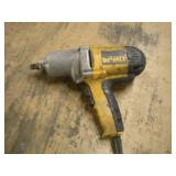 DEWALT 1/2 IN DRIVE IMPACT GUN