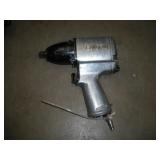 UNIVERSAL TOOL 1/2 IN DRIVE PNEUMATIC IMPACT GUN