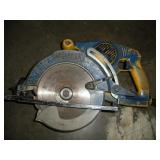 DEWALT 7 1/4 IN WORM DRIVE CIRCULAR SAW