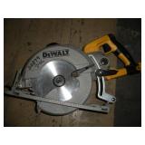 DEWALT 7 1/4 IN WORM DRIVE CIRCULAR SAW