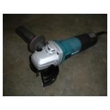 MAKITA 4 1/2 IN ANGLE GRINDER - -