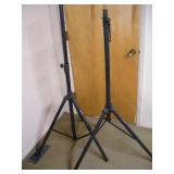 (3) STRUKTURE TRIPOD STANDS