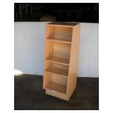 ADJUSTABLE DISPLAY SHELF ON WHEELS
