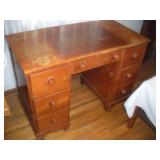 Wood Desk 42x21x31 Inches Wood Desk 42x21x31 Inches
