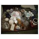 Glassware - 1 Lot Glassware - 1 Lot
