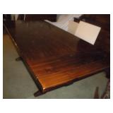 Pine Dining room Table W/2 Leafs & Table Pads