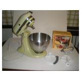 Kitchen Aid Mixer W/Accessories Kitchen Aid Mixer W/Accessories