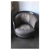 Half shell lounge chair