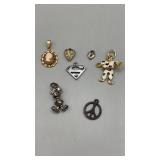 Mixed lot of tiny pendants and Or charms. Mickey