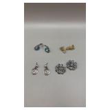 Four pair of fashionable earrings . 1 pair of