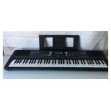 Yamaha - PSR EW 300 - Keyboard. Like