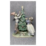 Lladro "Thimming the Tree" B05897