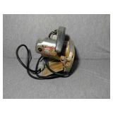 Porter Cable saw. TESTED and powers up. No