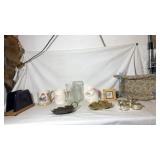 Mixed lot of assorted items. Napkin holders,