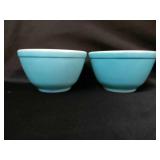 Lot of 2 small vintage blue Pyrex 6" bowls