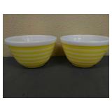 Lot of 2 vintage Pyrex bowls
