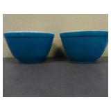 Lot of 2 vintage Pyrex bowls