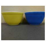 Lot of 2 vintage Pyrex bowls