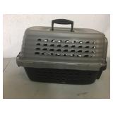Small Petmate 19” compass carrying kennel