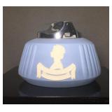 Wedgewood Blue Jasper wear Queen Elizabeth II