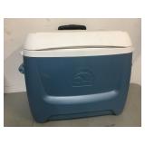 Large Igloo rolling cooler