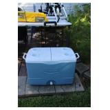 Rubbermaid Cooler