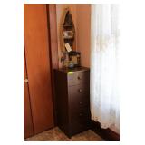 Chest of Drawers & Dï¿½cor