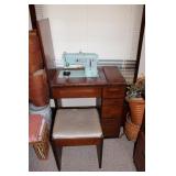 Vintage Singer Sewing Machine & Cabinet