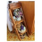 Ironing Board/Stepstool, Dï¿½cor