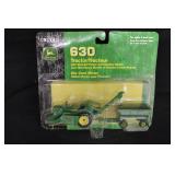 1:64 Ertl John Deere Tractor & Wagon