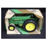 1:16 Ertl John Deere R Tractor
