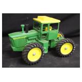 1:16 Ertl John Deere 4WD Articulating Tractor