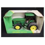 1:16 Ertl John Deere 8400 Tractor