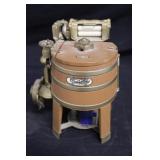 1:16 Ertl Maytag Wringer Washer