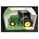 1:16 Ertl John Deere 7800 MFWD Tractor