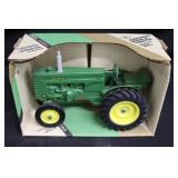 1:16 Ertl John Deere  M Tractor