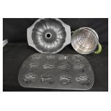 Wilton Bakeware, Strainer