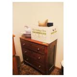 Chest of Drawers & Home Dï¿½cor