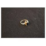 10 K Gold Fashion Ring w/Black Stone
