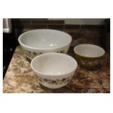 Vintage Pyrex Mixing Bowl Set