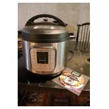 Instant Pot 2nd Edition w/ Recipe Book