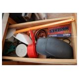 Measuring Cups & Rubber Silicone Oven Mitts