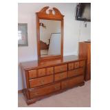 Bassett 8 Drawer Dresser w Mirror